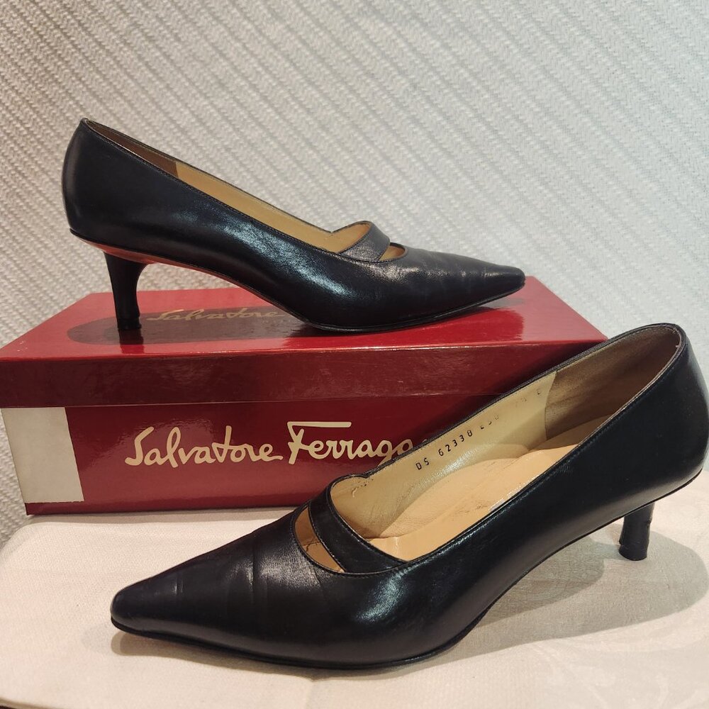 Salvatore Ferragamo Mary Jane Style Blk Leather Pumps Comfort Corpcore Sz 7.5B